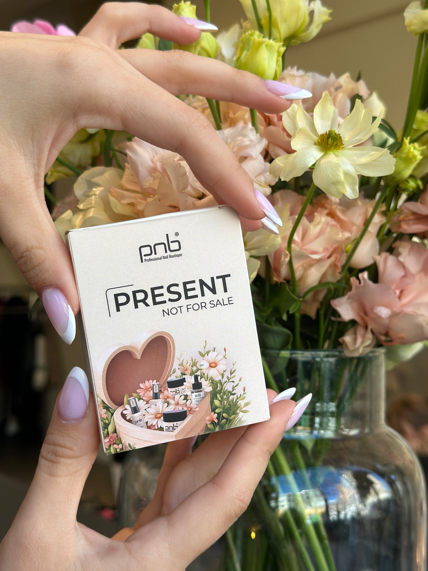 Gratis verzending + 2 PNB gellakken (kleur is willekeurig) + 10% kortingsbon bij